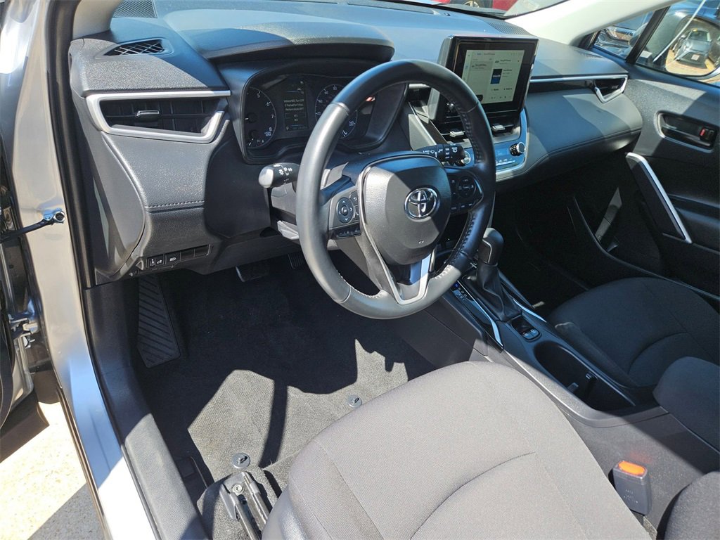 Used 2025 Toyota Corolla Cross LE image 15