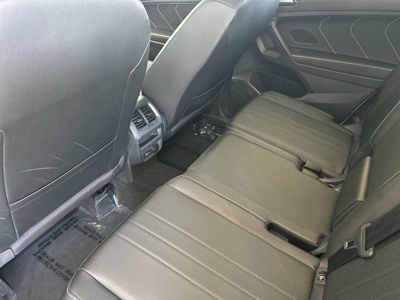 Used 2023 Volkswagen Tiguan SE w/ Panoramic Sunroof Package FWD image 11