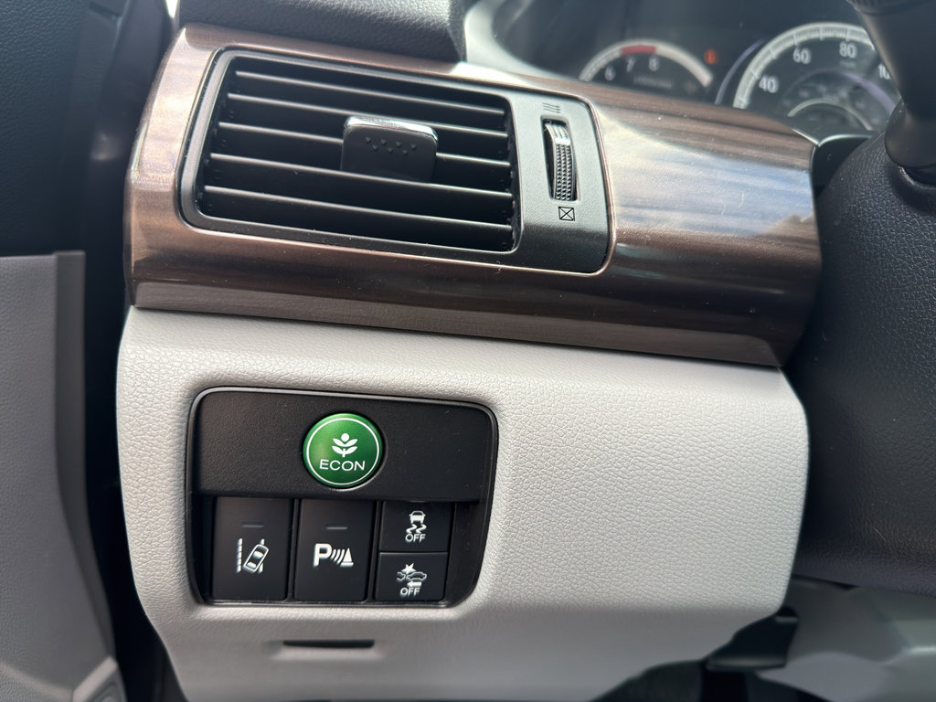 Used 2016 Honda Accord Touring image 16