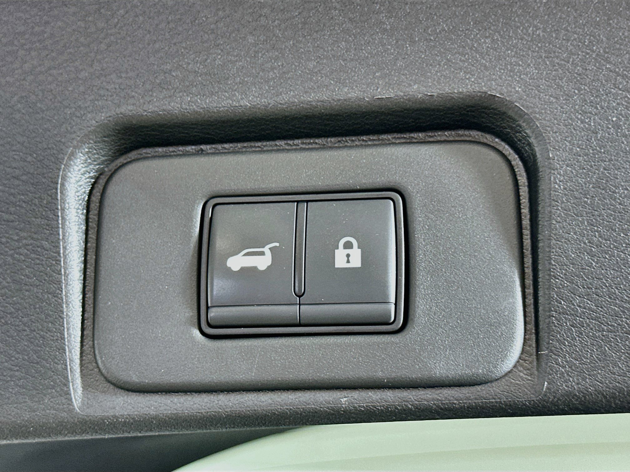 Used 2025 Nissan Rogue SV AWD/4WD image 28