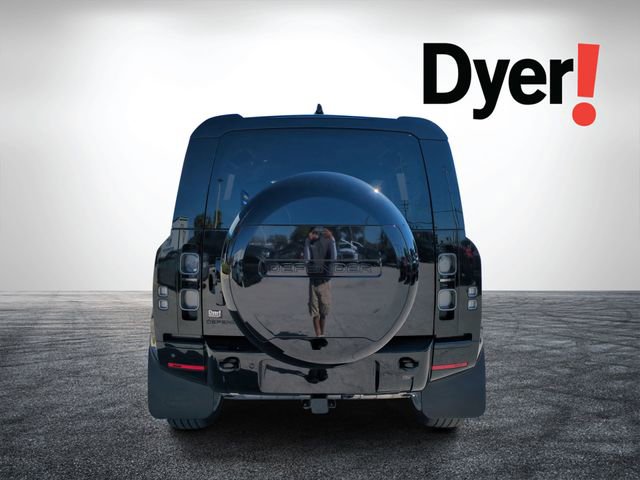 Used 2025 Land Rover Defender 110 X image 4