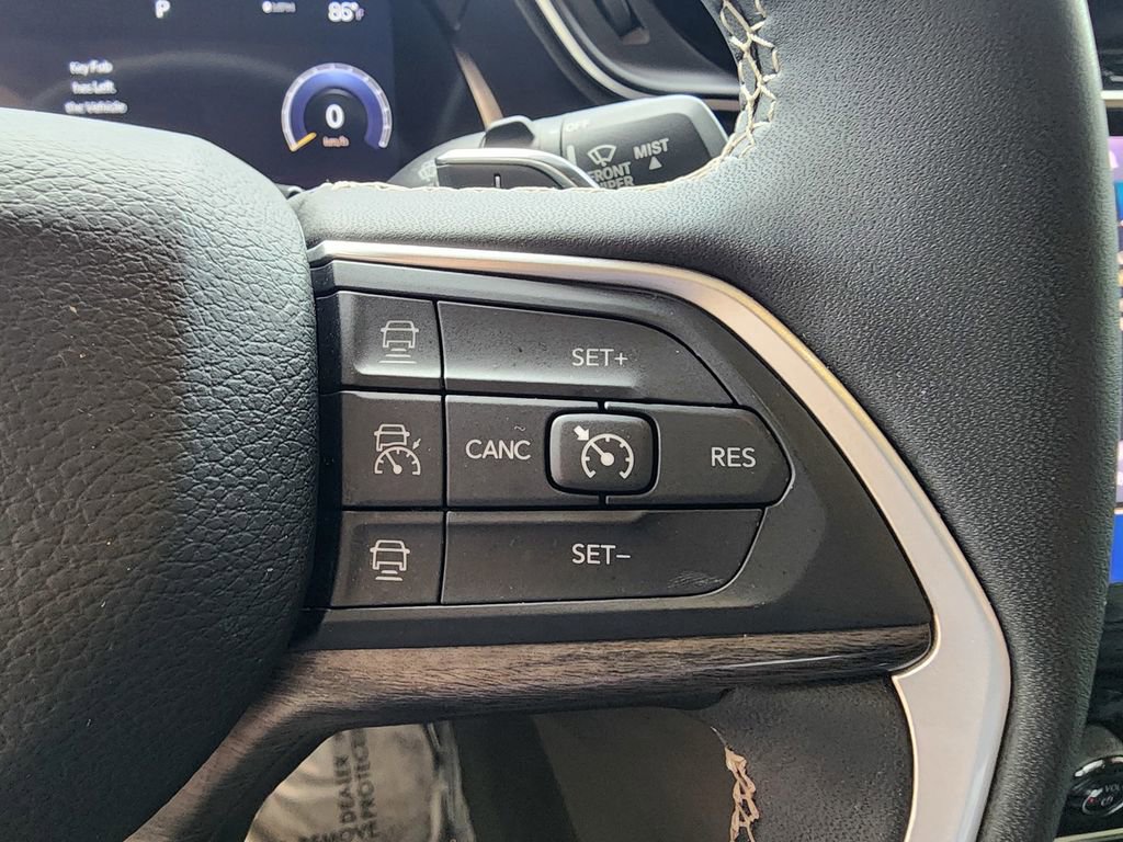 Used 2023 Jeep Grand Cherokee L Limited w/ Luxury Tech Group II RWD image 24