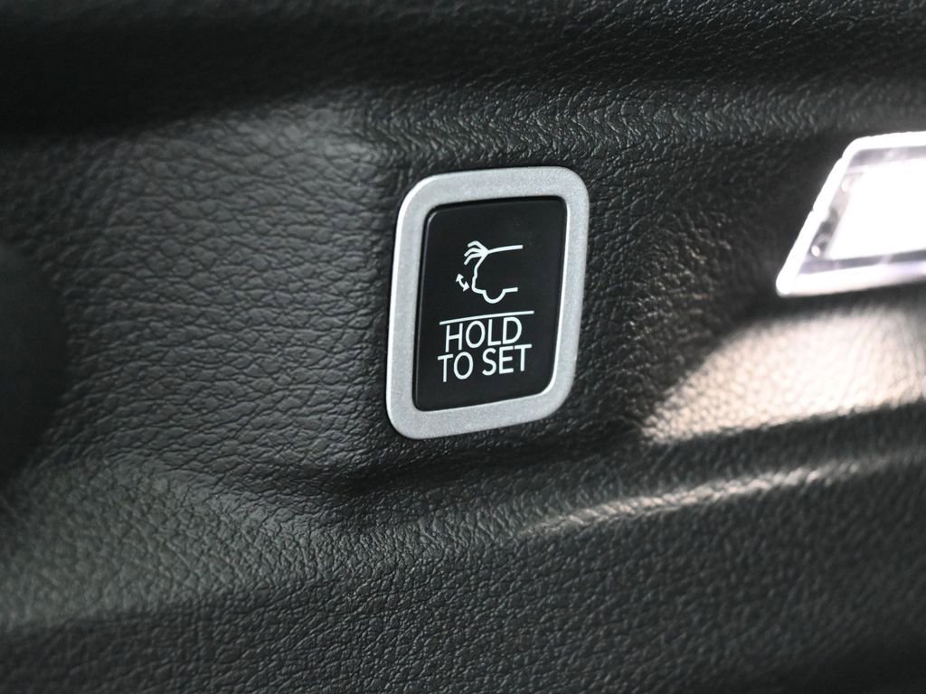 Used 2025 Jeep Grand Cherokee L Limited image 37