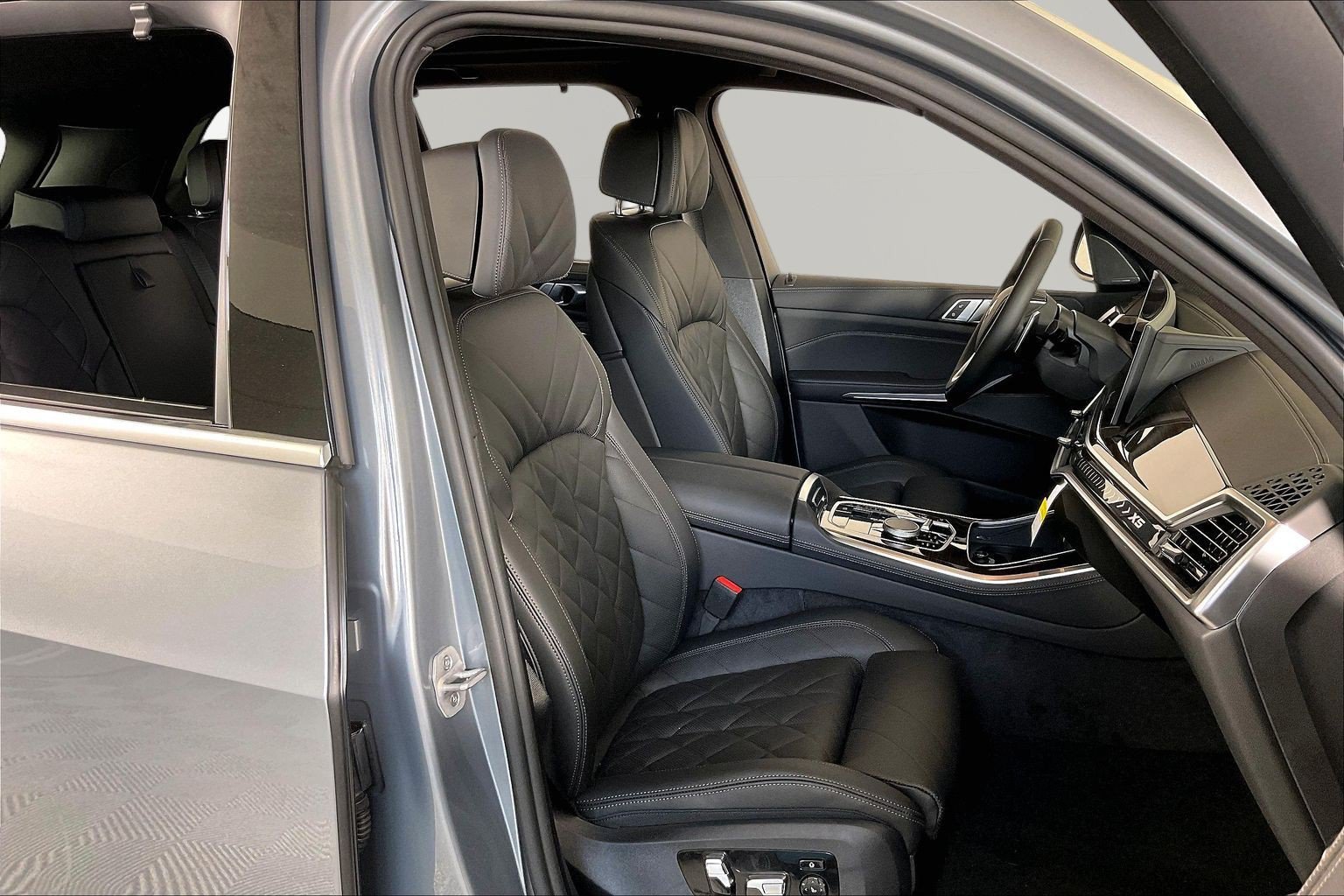 New 2026 BMW X5 xDrive40i w/ Climate Comfort Package AWD/4WD image 13