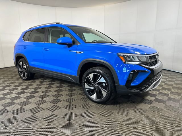 Used 2024 Volkswagen Taos SE AWD/4WD image 2