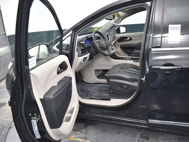 Used 2023 Chrysler Pacifica Limited image 12