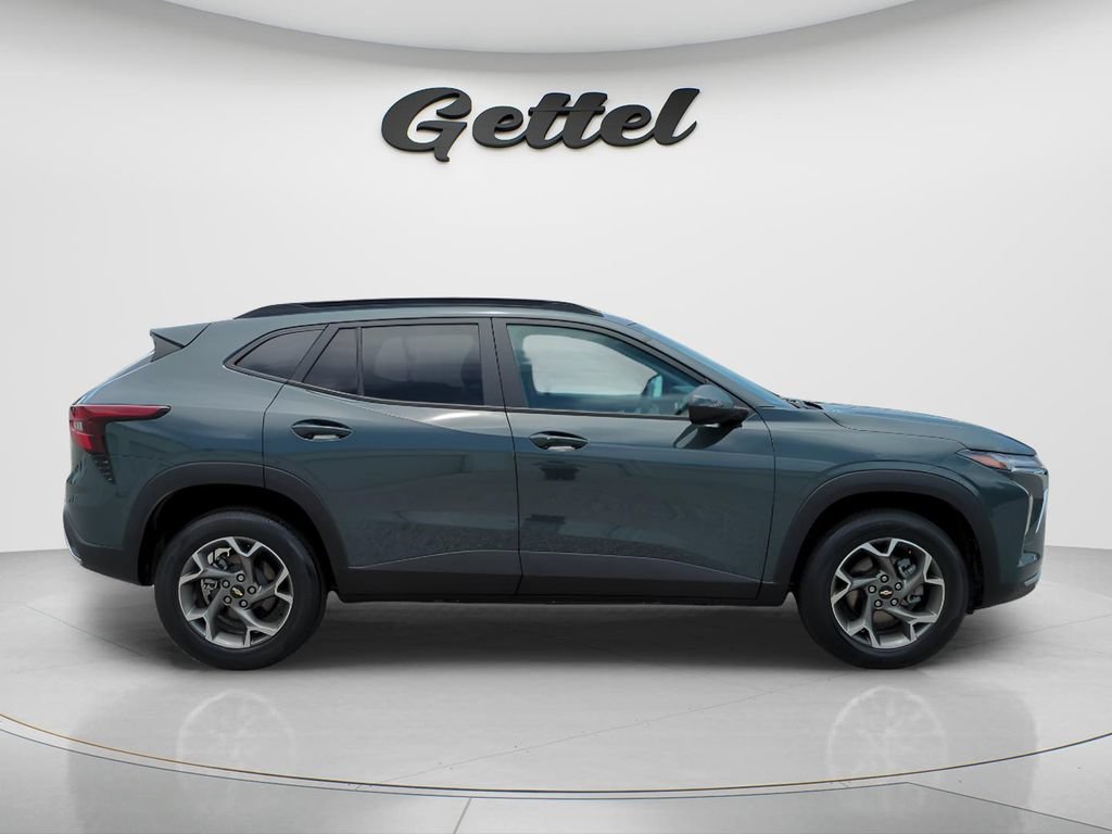 Used 2025 Chevrolet Trax LT w/ Driver Confidence Package FWD image 4