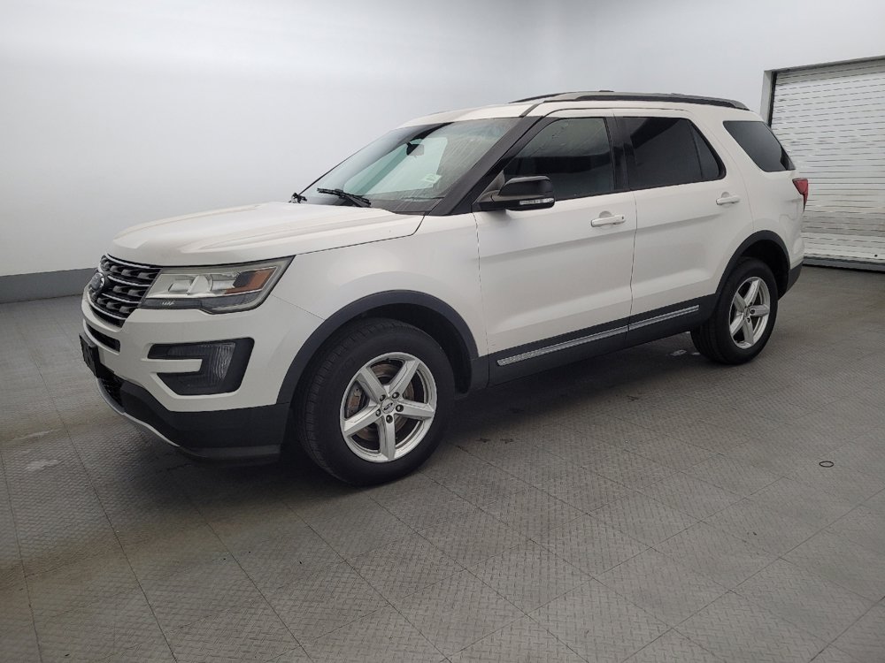 Used 2016 Ford Explorer XLT image 2