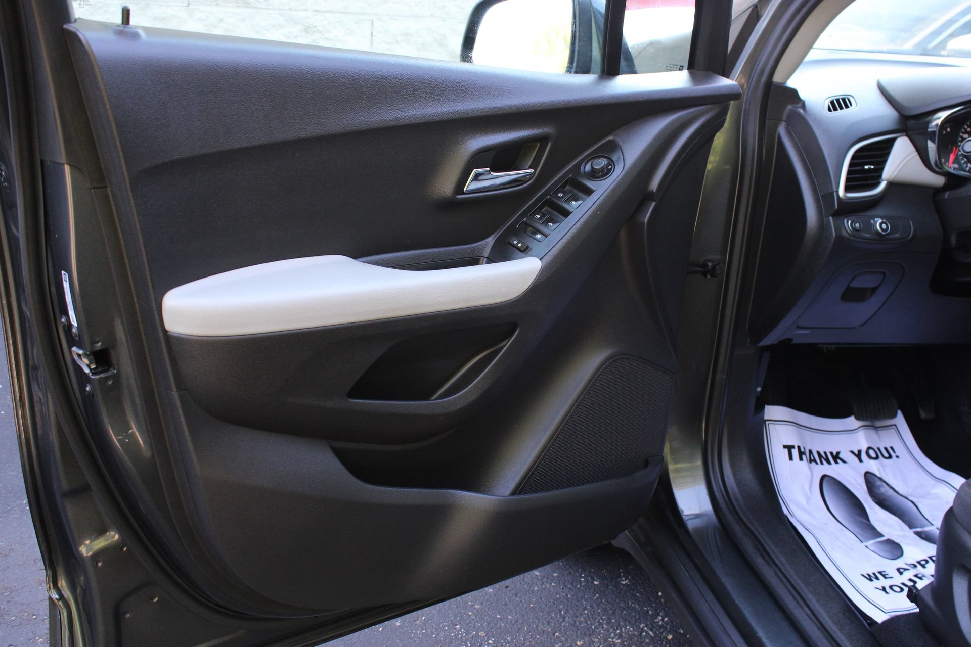 Used 2020 Chevrolet Trax LS AWD/4WD image 12