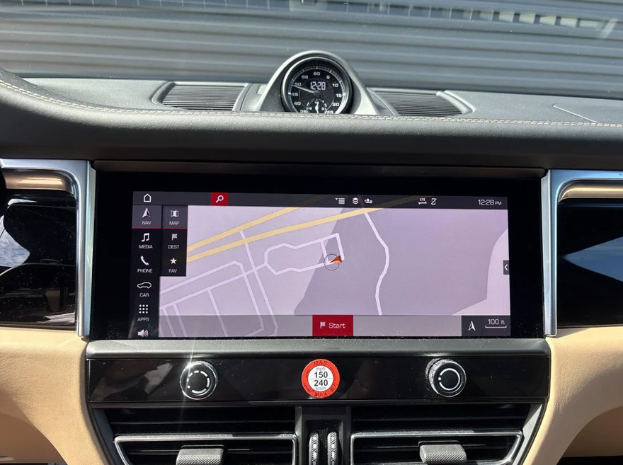 Certified 2023 Porsche Macan S AWD/4WD image 18