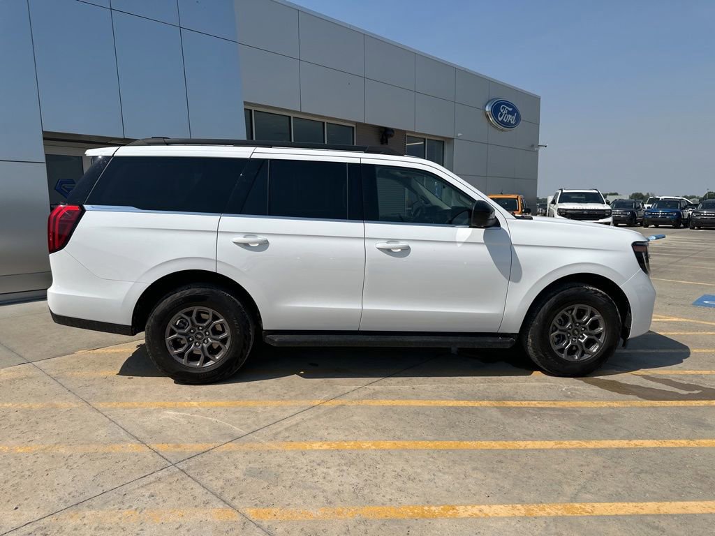 Used 2025 Ford Expedition Active AWD/4WD image 7