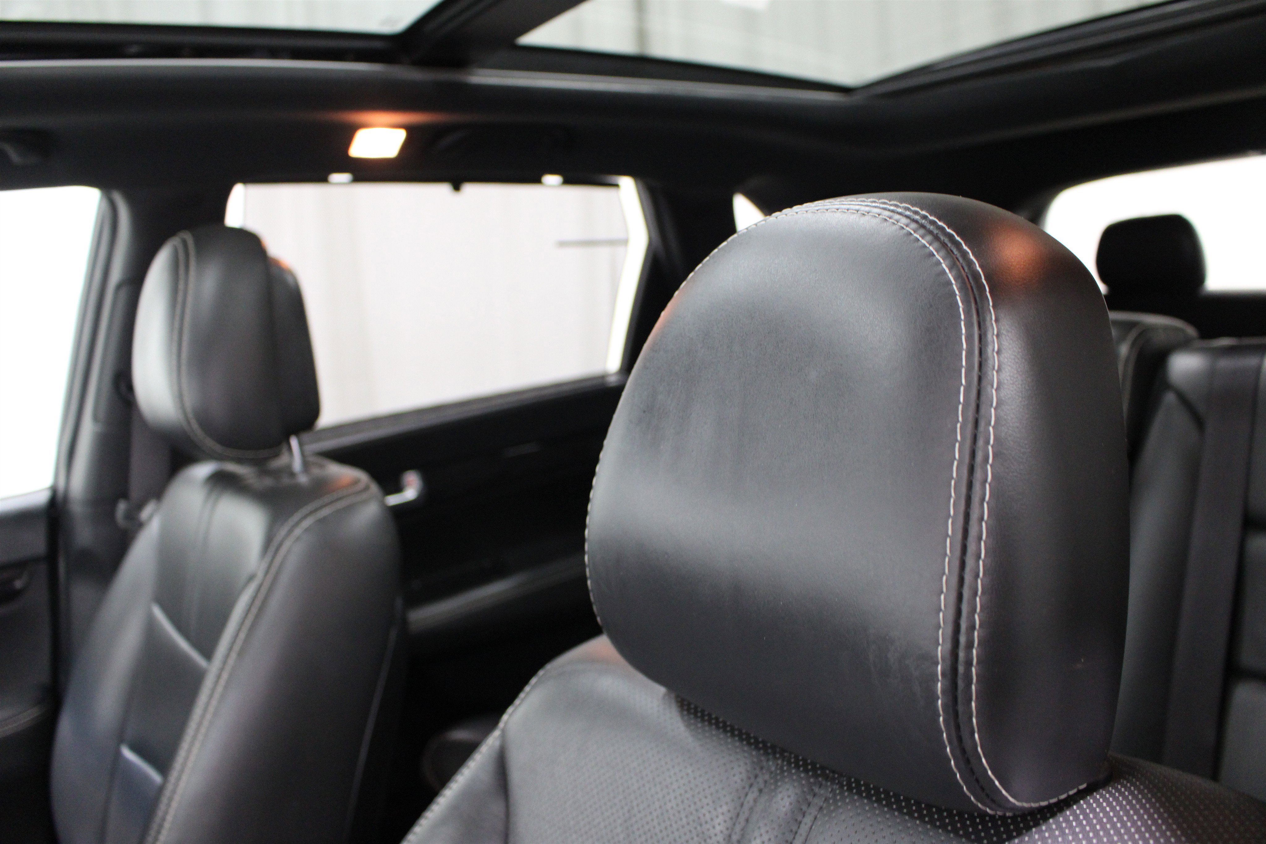 Used 2014 Kia Sorento SX w/ 3rd Row Package image 4