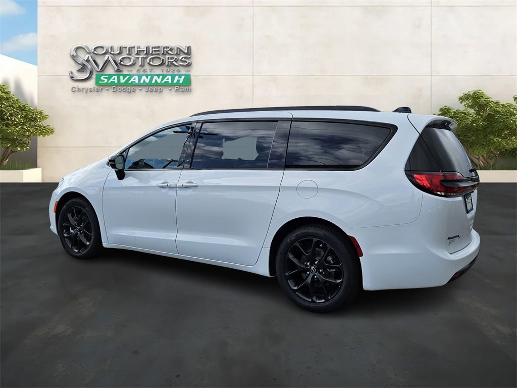 New 2026 Chrysler Pacifica Select w/ S Appearance Package FWD image 3