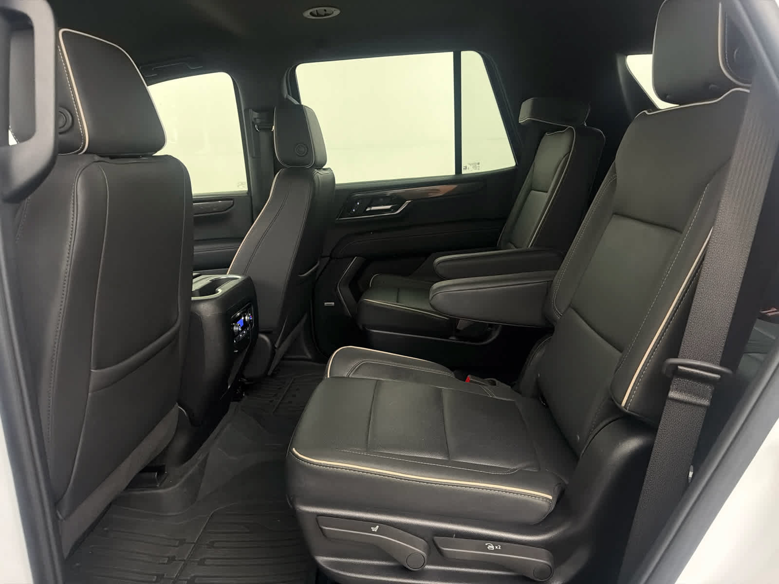 Used 2025 GMC Yukon Elevation w/ LPO, Floor Liner Package AWD/4WD image 16