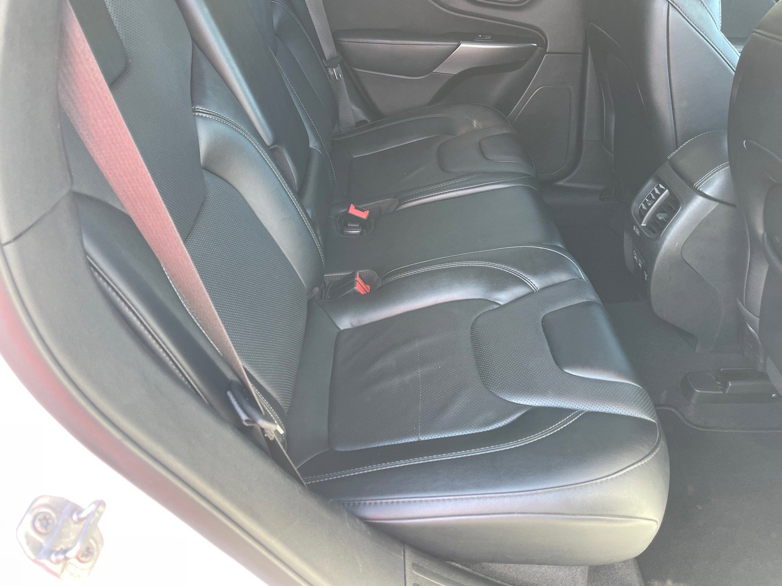 Used 2022 Jeep Cherokee Limited AWD/4WD image 18