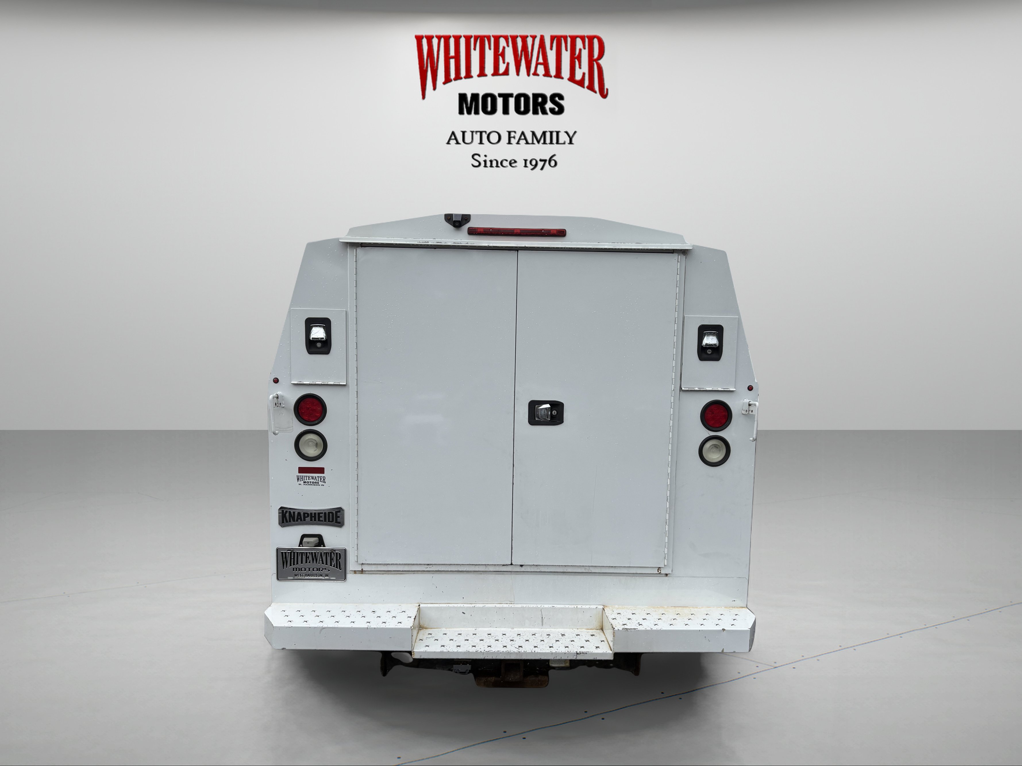 Used 2017 Chevrolet Express 3500 RWD image 3