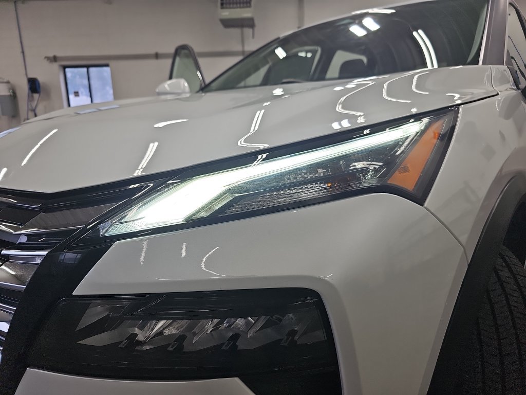 Used 2024 Nissan Rogue SV FWD image 30