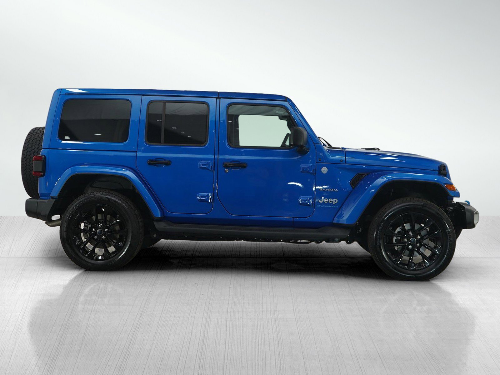 Used 2024 Jeep Wrangler Unlimited Sahara w/ Technology Group AWD/4WD image 6