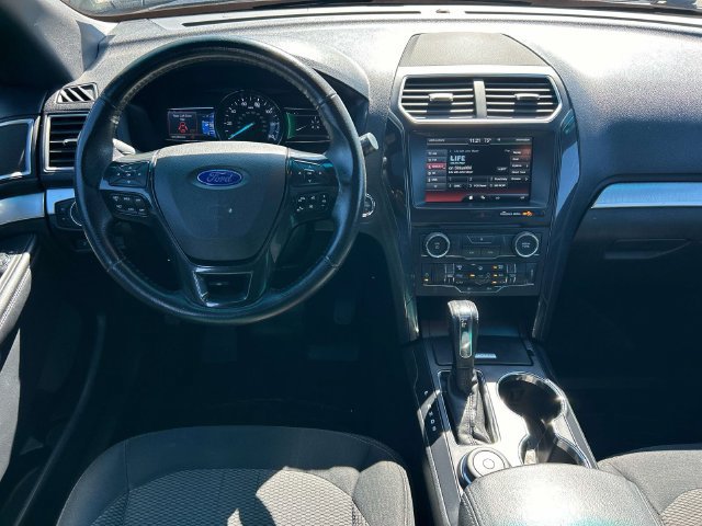 Used 2016 Ford Explorer XLT w/ Equipment Group 201A AWD/4WD image 15
