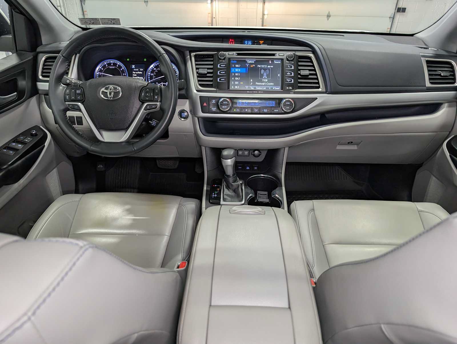 Used 2019 Toyota Highlander XLE AWD/4WD image 12