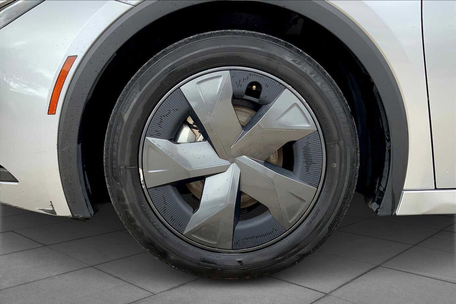 Used 2024 Toyota Prius XLE image 19