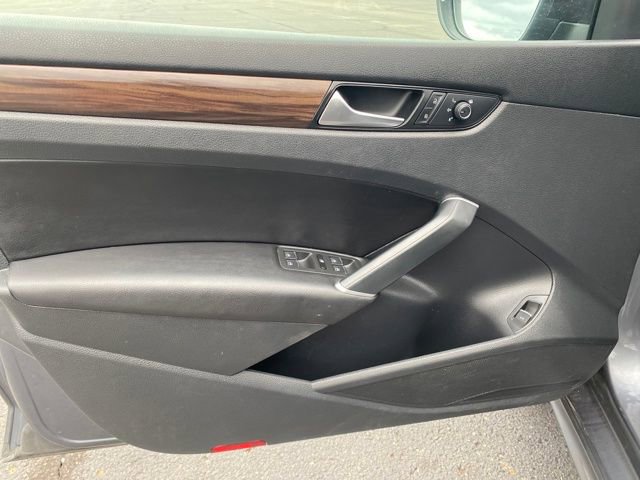 Used 2022 Volkswagen Passat 2.0T image 16