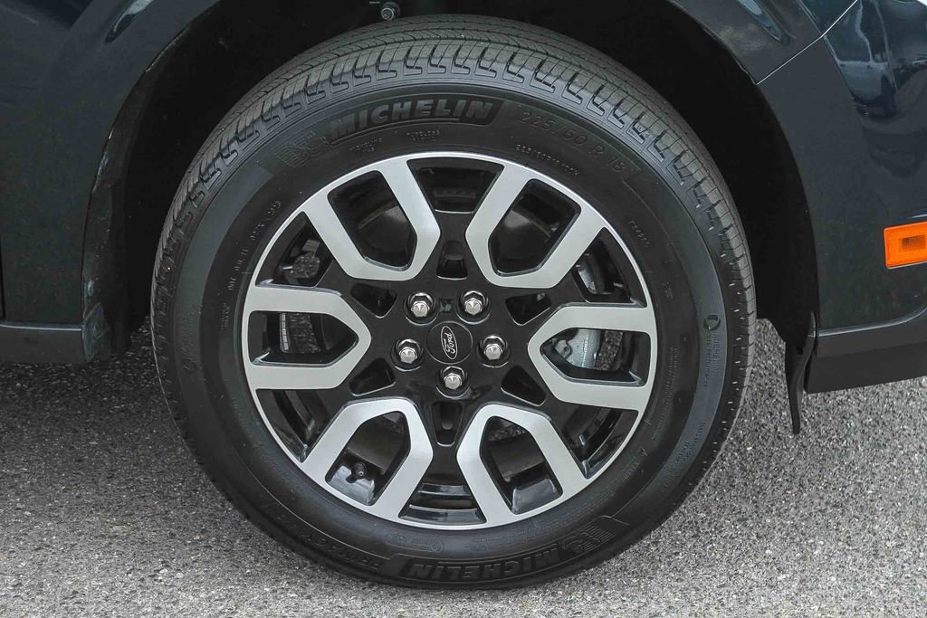 Used 2023 Ford Maverick Lariat FWD image 14
