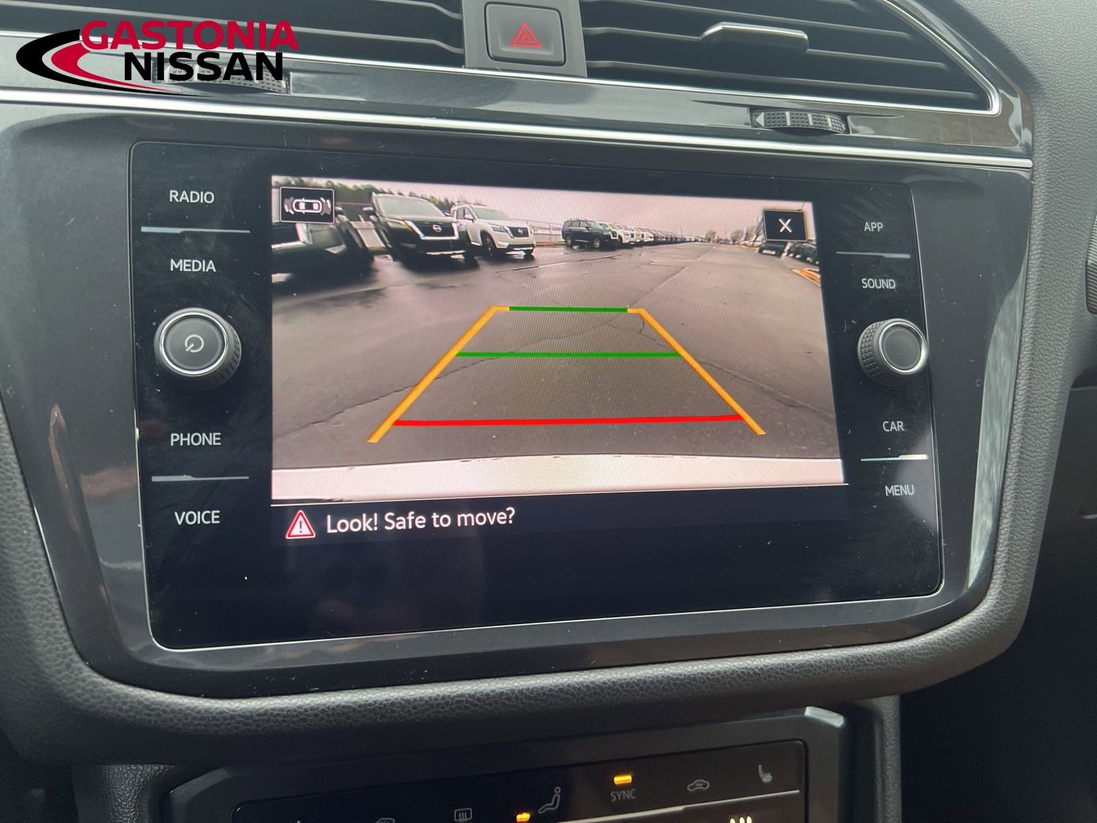 Used 2024 Volkswagen Tiguan SE image 46