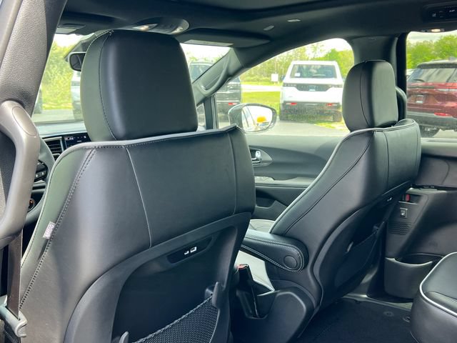 New 2027 Chrysler Pacifica Limited FWD image 38