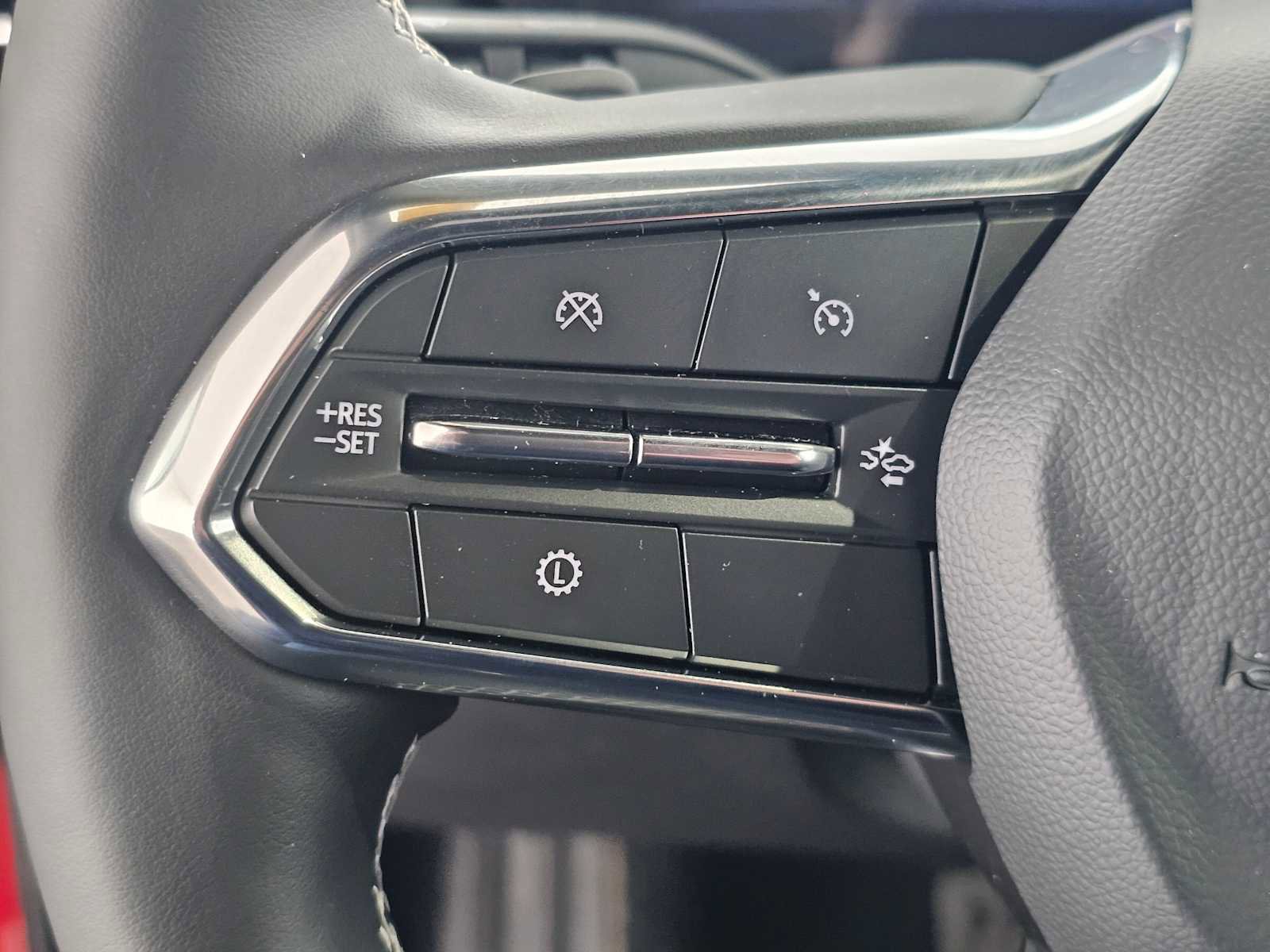 Used 2025 Chevrolet Traverse LT w/ Driver Confidence Package image 29