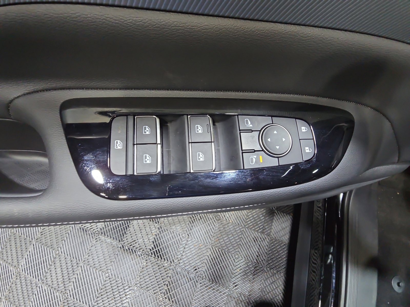 New 2025 Nissan Murano SL image 14