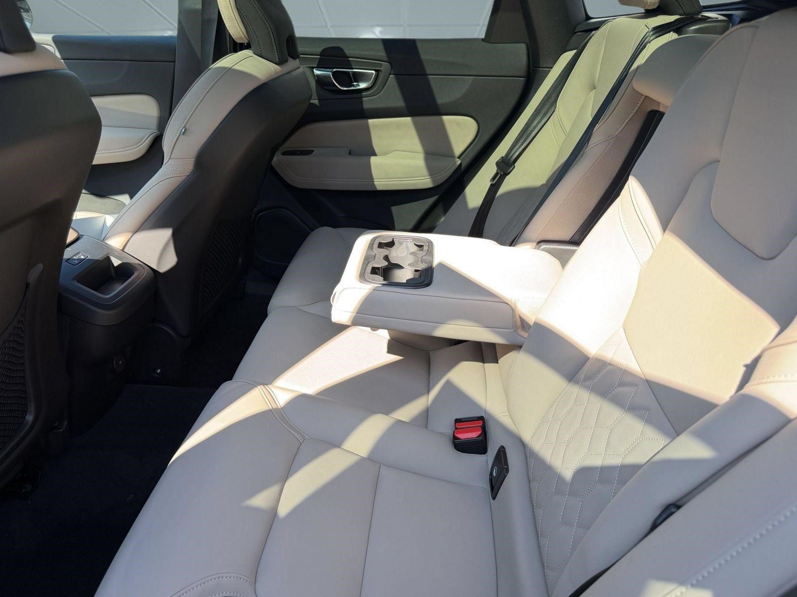 New 2026 Volvo XC60 B5 Plus w/ Protection Package Premier AWD/4WD image 23