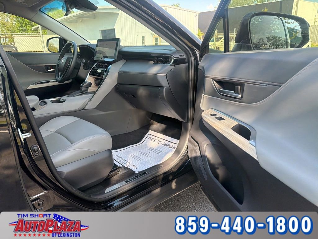 Used 2024 Toyota Venza XLE AWD/4WD image 22
