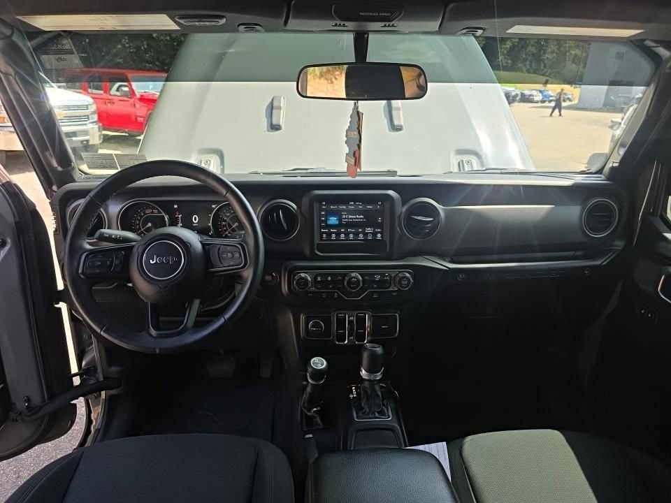 Used 2023 Jeep Wrangler Unlimited Sport AWD/4WD image 11