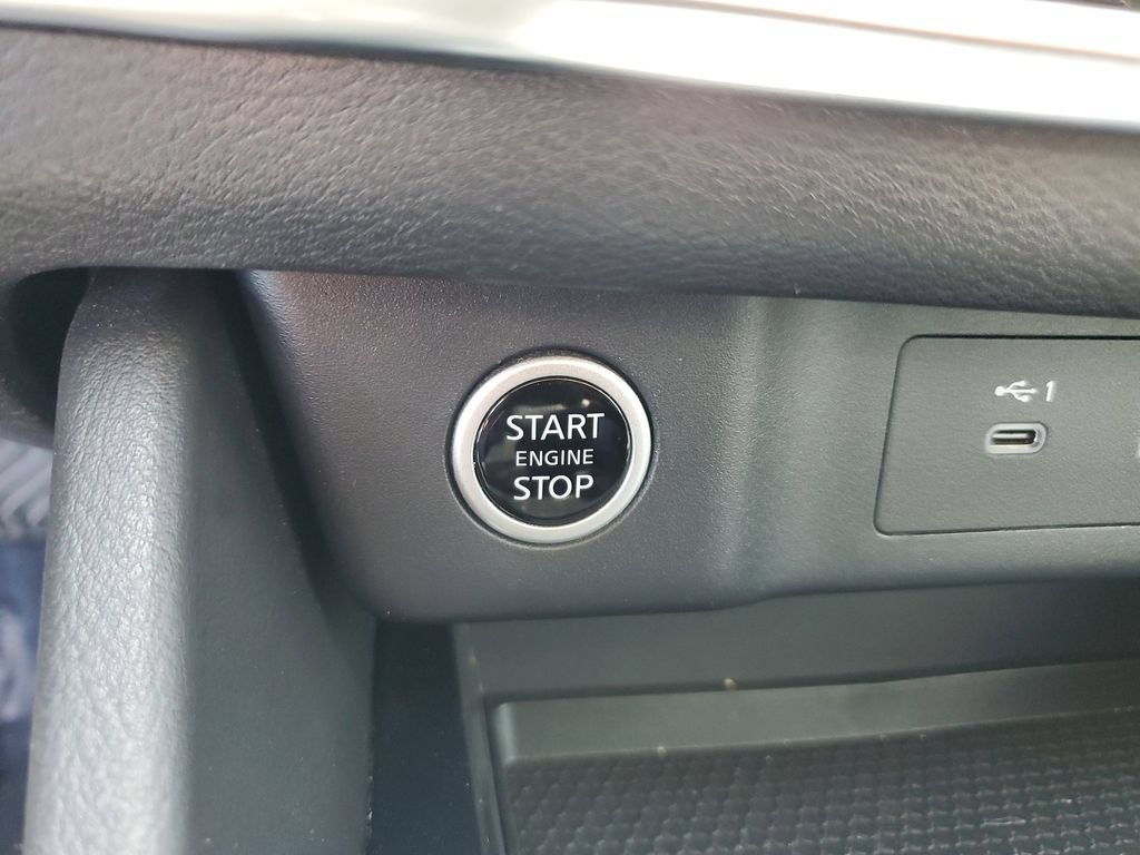 Used 2023 Nissan Rogue SV FWD image 27