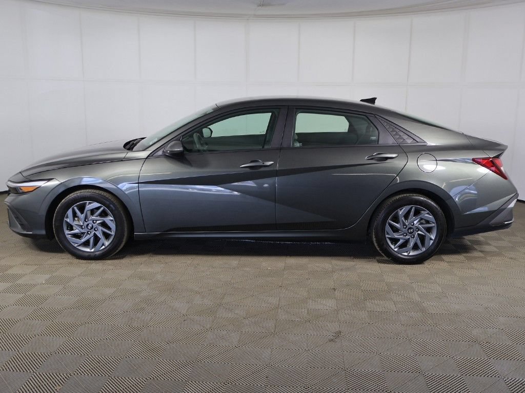 Used 2024 Hyundai Elantra SEL FWD image 12