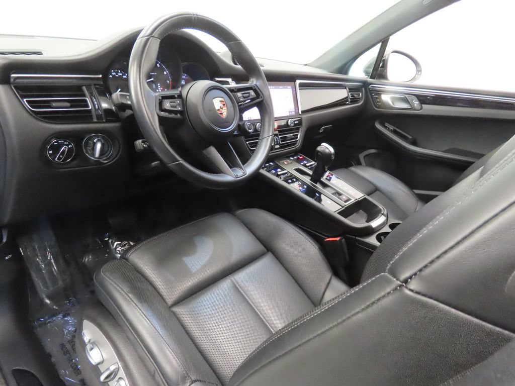 Certified 2024 Porsche Macan Turbo AWD/4WD image 4