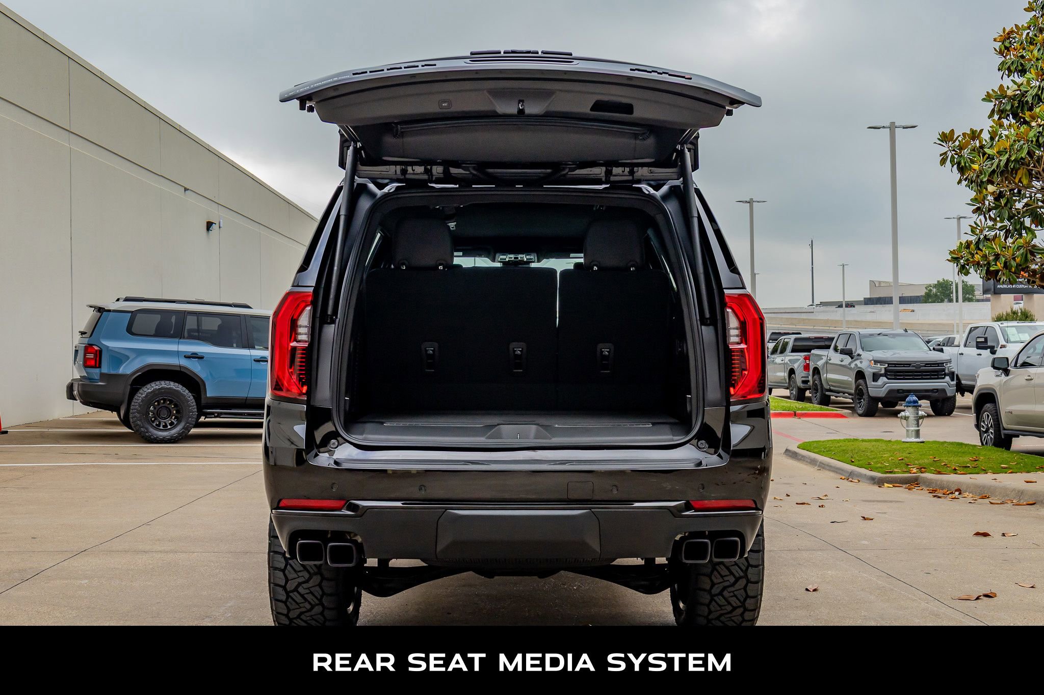 Used 2026 GMC Yukon AT4 Ultimate AWD/4WD image 9