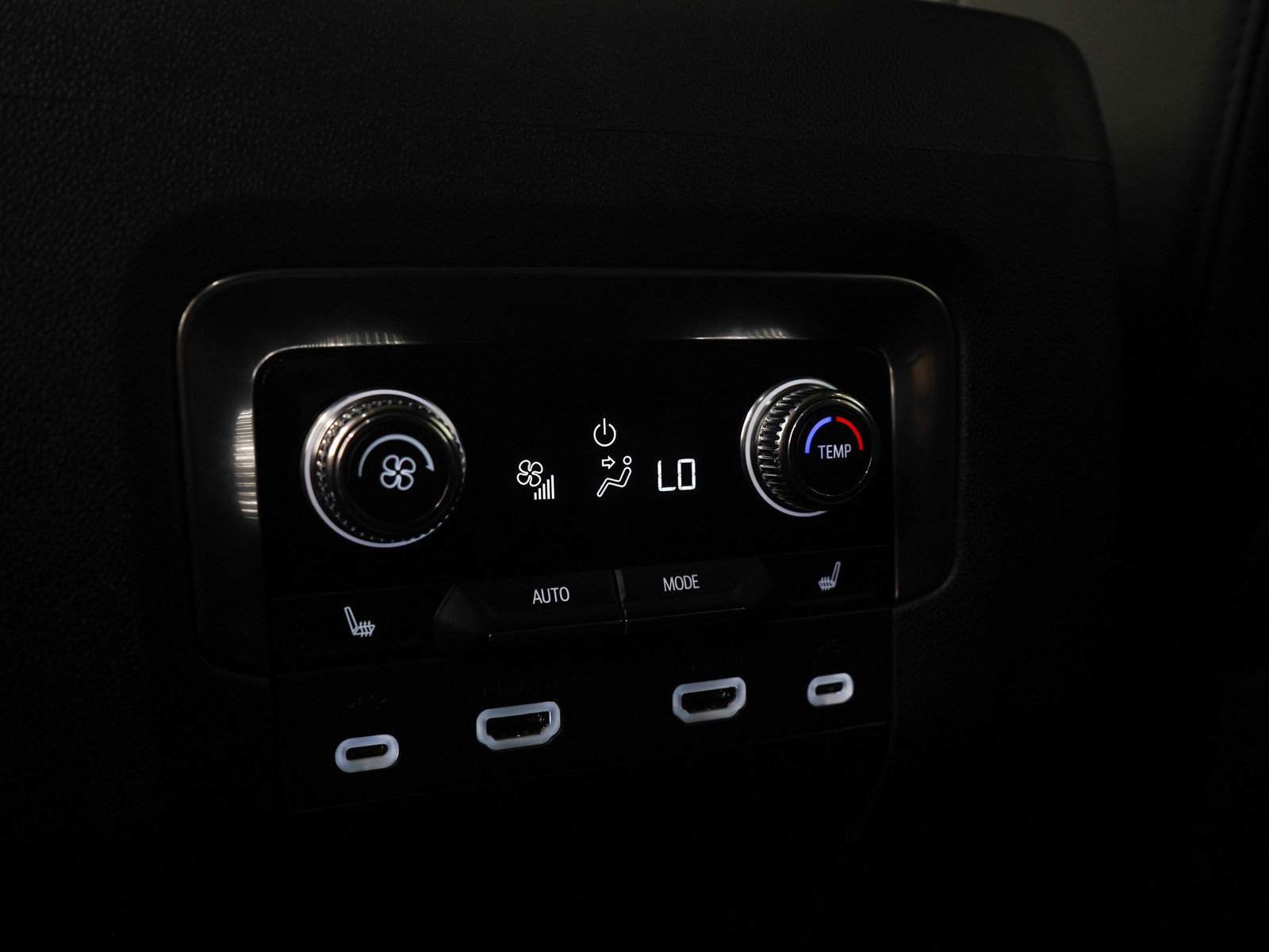 Used 2021 GMC Yukon XL SLT w/ Rear Media and Nav Package AWD/4WD image 18