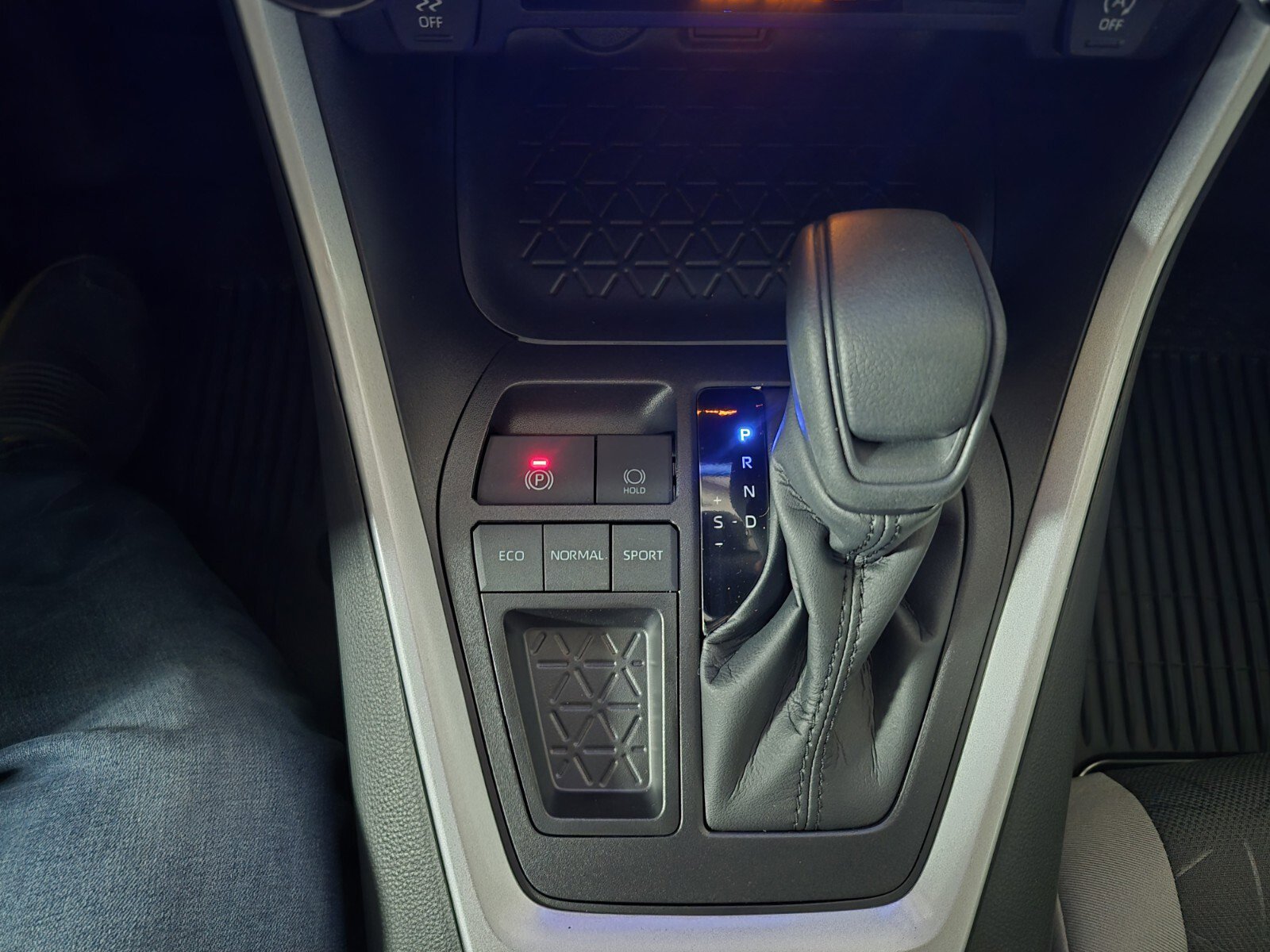 New 2025 Toyota RAV4 XLE image 27