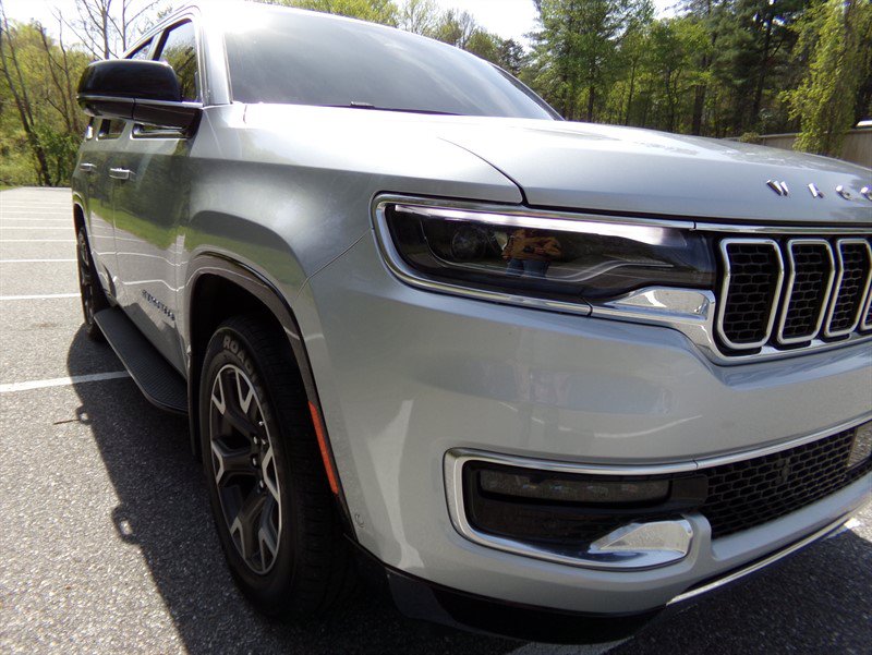 Used 2023 Jeep Wagoneer Series III w/ Convenience Group I AWD/4WD image 4