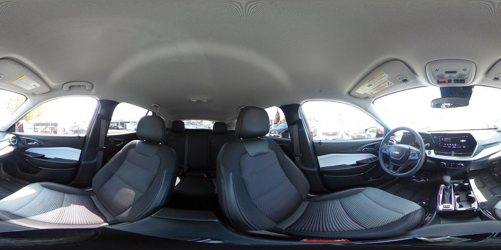 Used 2025 Chevrolet Trax LT FWD image 43