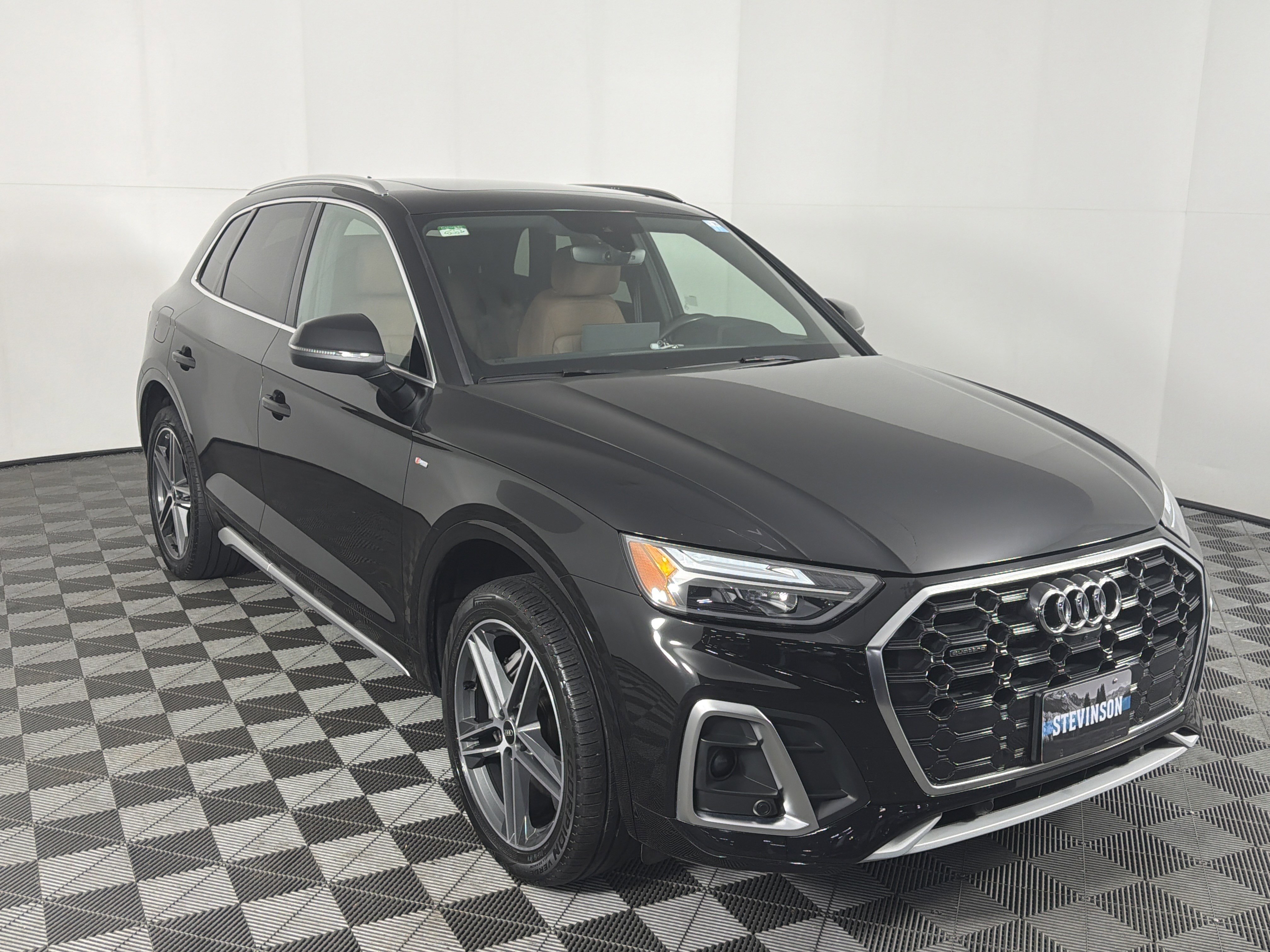Used 2021 Audi Q5 e Premium Plus w/ Premium Plus Package image 2