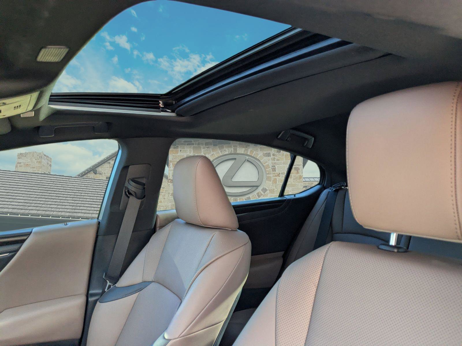 Used 2025 Lexus ES 350 w/ Premium Package FWD image 8