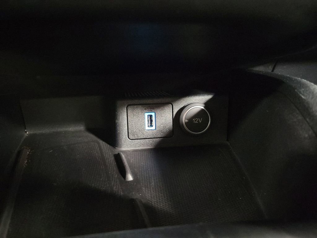 Used 2020 Ford Escape Titanium image 17