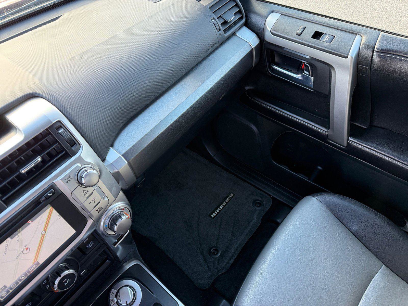 Used 2016 Toyota 4Runner SR5 Premium image 27