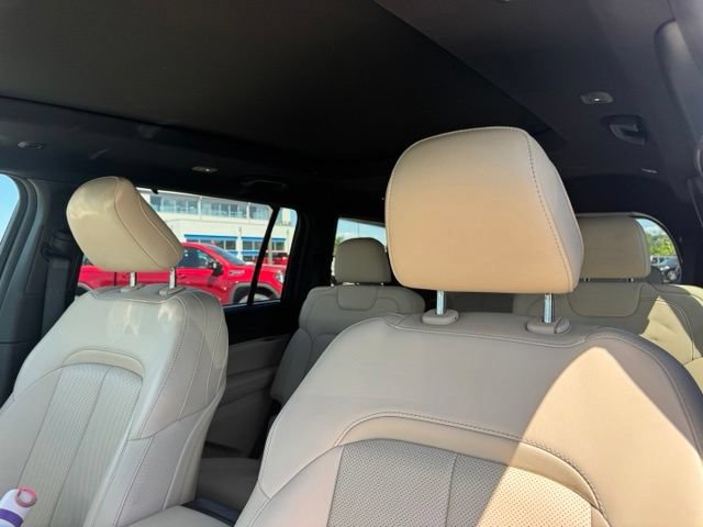 Used 2024 Jeep Grand Cherokee L Limited w/ Luxury Tech Group II AWD/4WD image 16