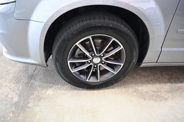 Used 2017 Dodge Grand Caravan SXT FWD image 31