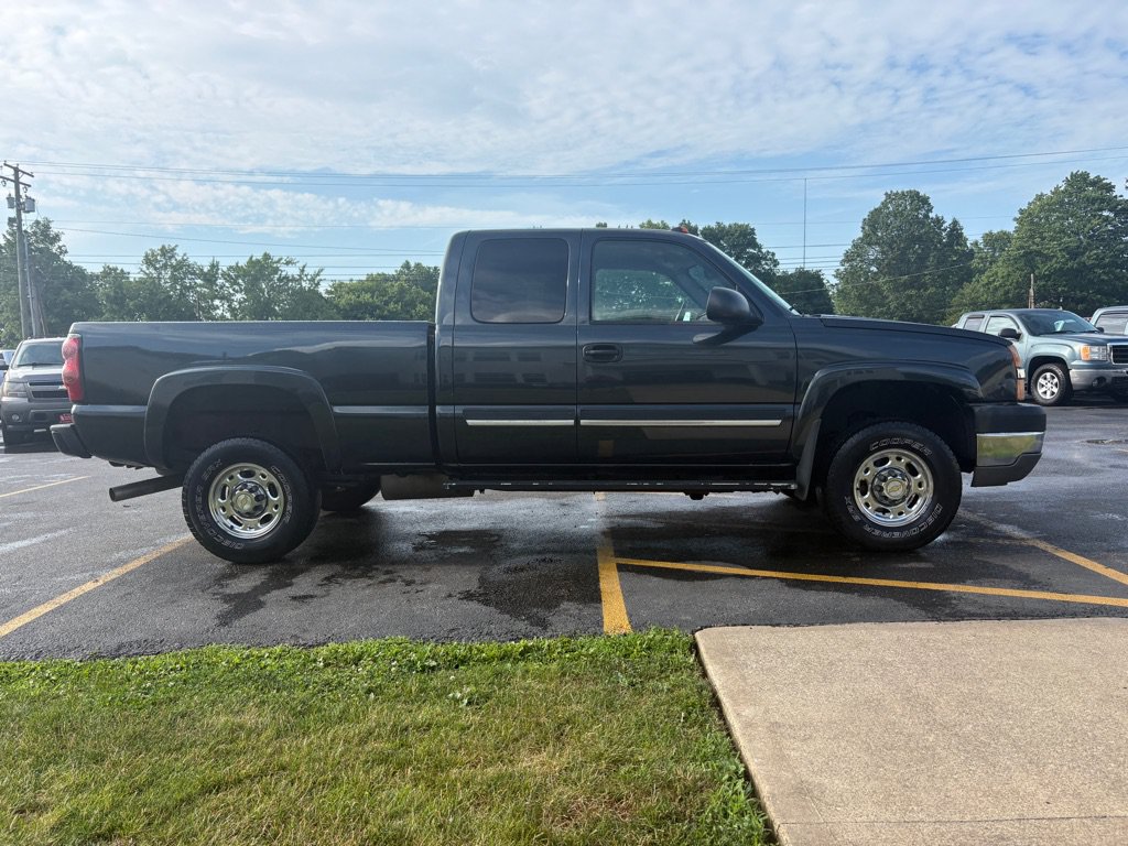 Used 2004 Chevrolet Silverado 2500 LS w/ Snow Plow Prep Package AWD/4WD image 5