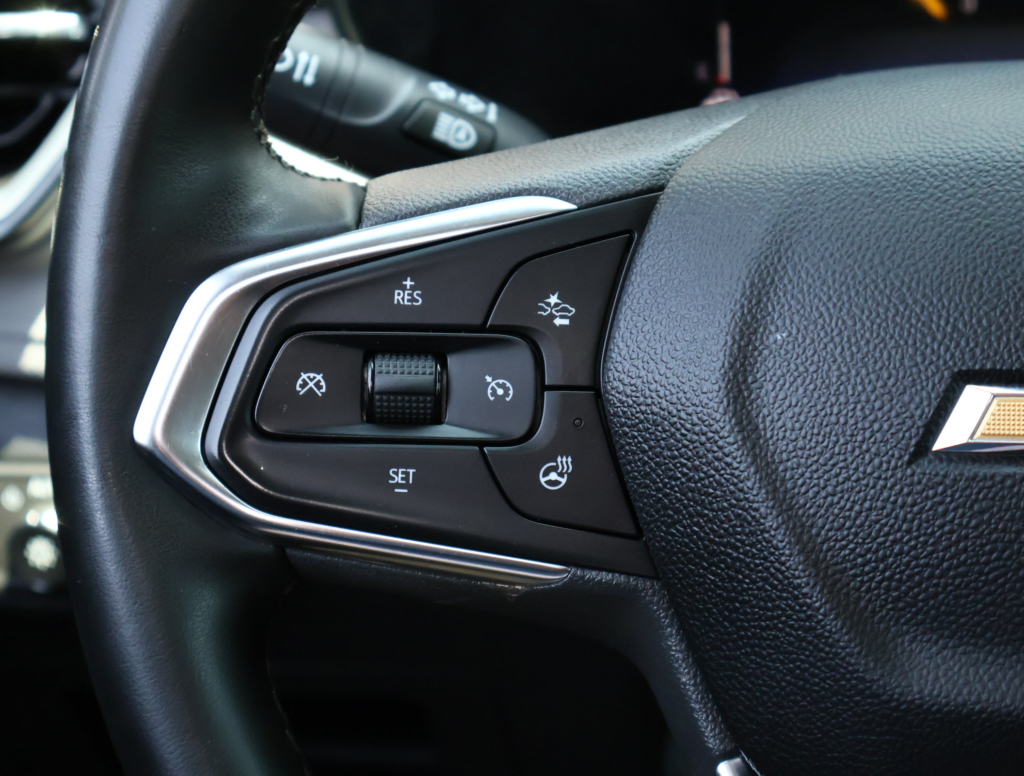 Used 2024 Chevrolet TrailBlazer LT w/ LT Cold Weather Package FWD image 12